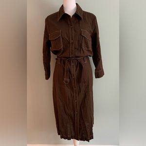 Camp dress w/pocket detail, buttons and belt